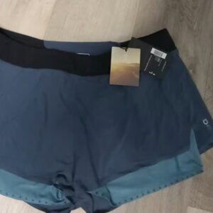 Women's NWT On Running shorts, size Medium